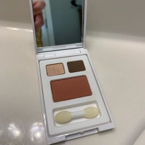 New Elizabeth Arden Kit with Blush & Eye Shadow